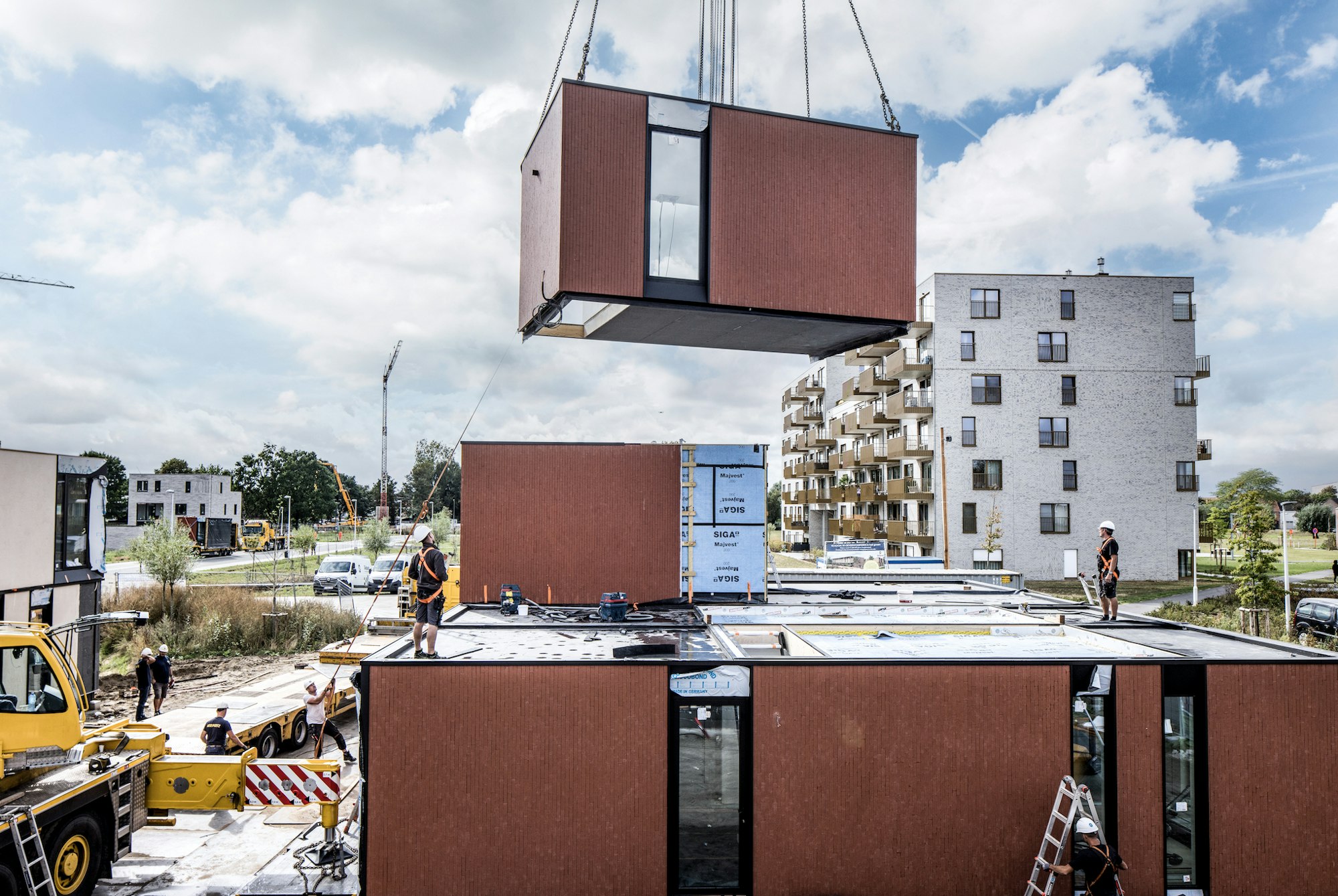 Plaatsing van een houtbouw module op Hoedhaar in Lokeren