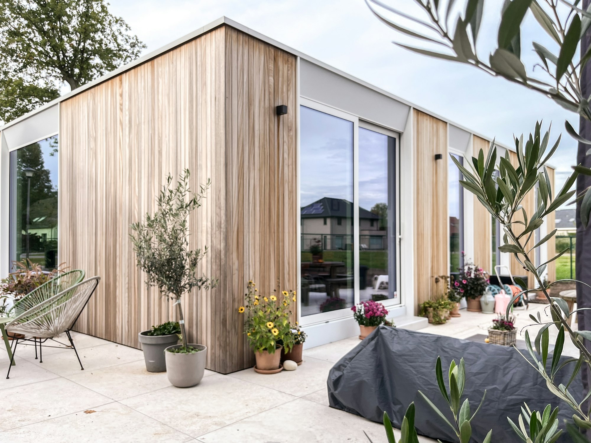 Skilpod #144 — bungalow woning met 4 slaapkamers, modern design met natuurhouten exterieur