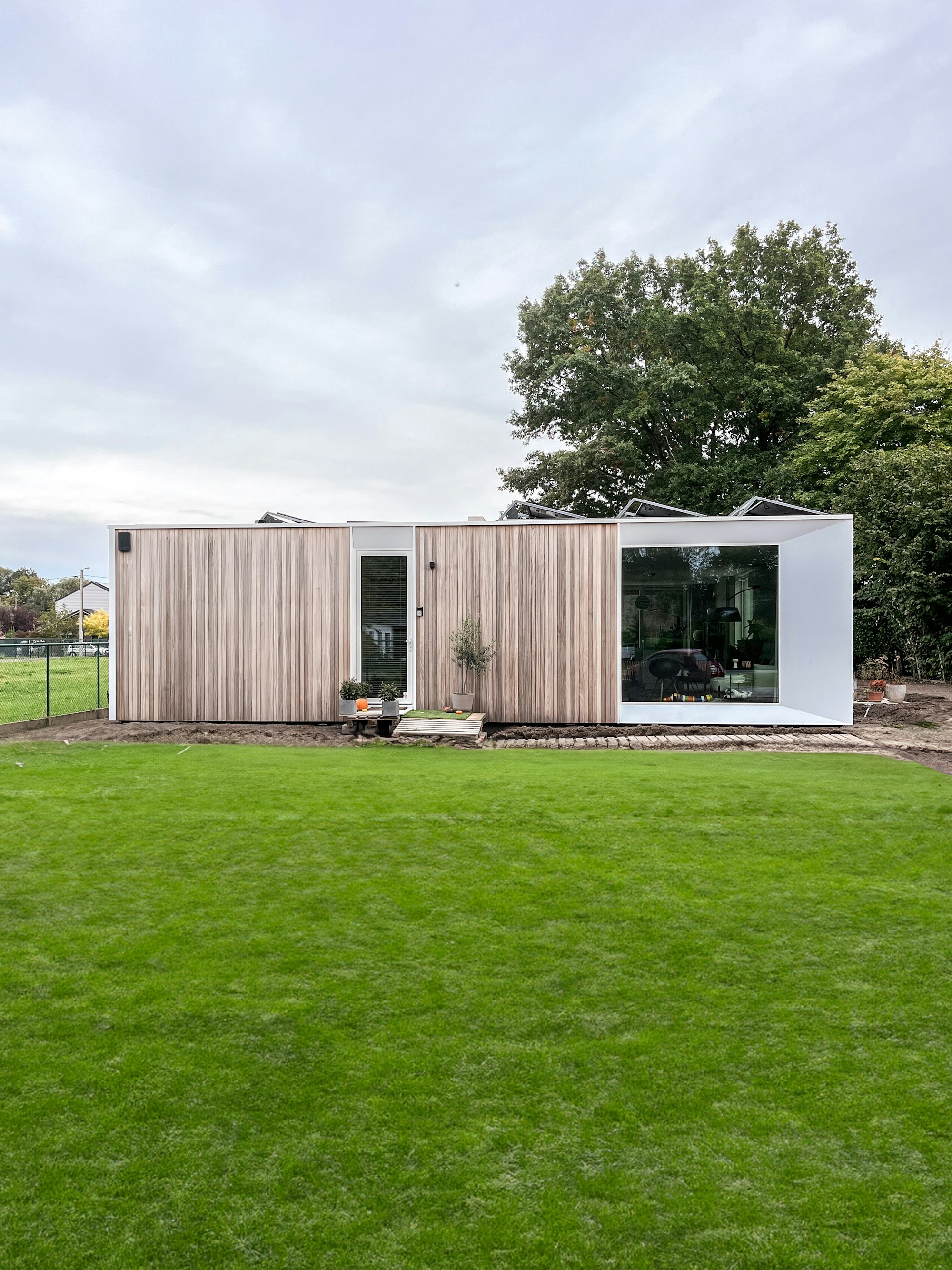 Skilpod #144 — bungalow woning met 4 slaapkamers, modern design met natuurhouten exterieur