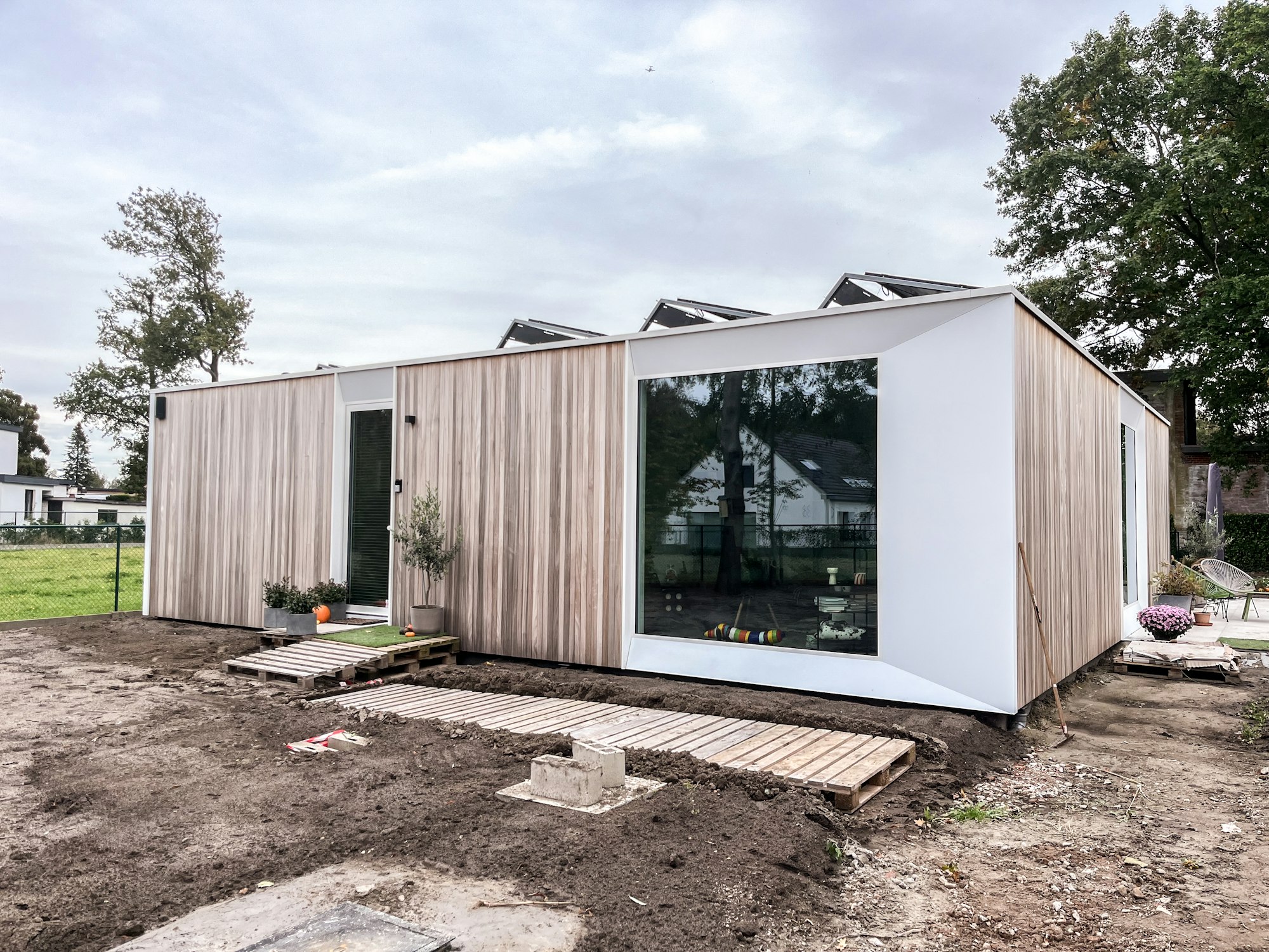 Skilpod #144 — bungalow woning met 4 slaapkamers, modern design met natuurhouten exterieur